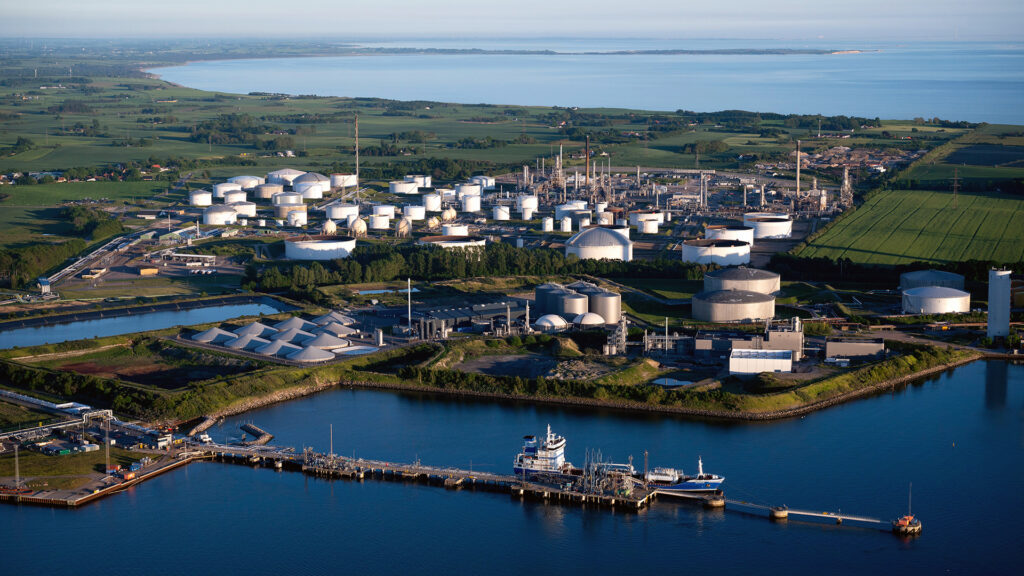 Kalundborg_Refinery_with_harbour view over Kalundborg Refinery, Denmark's largest refinery and energy park