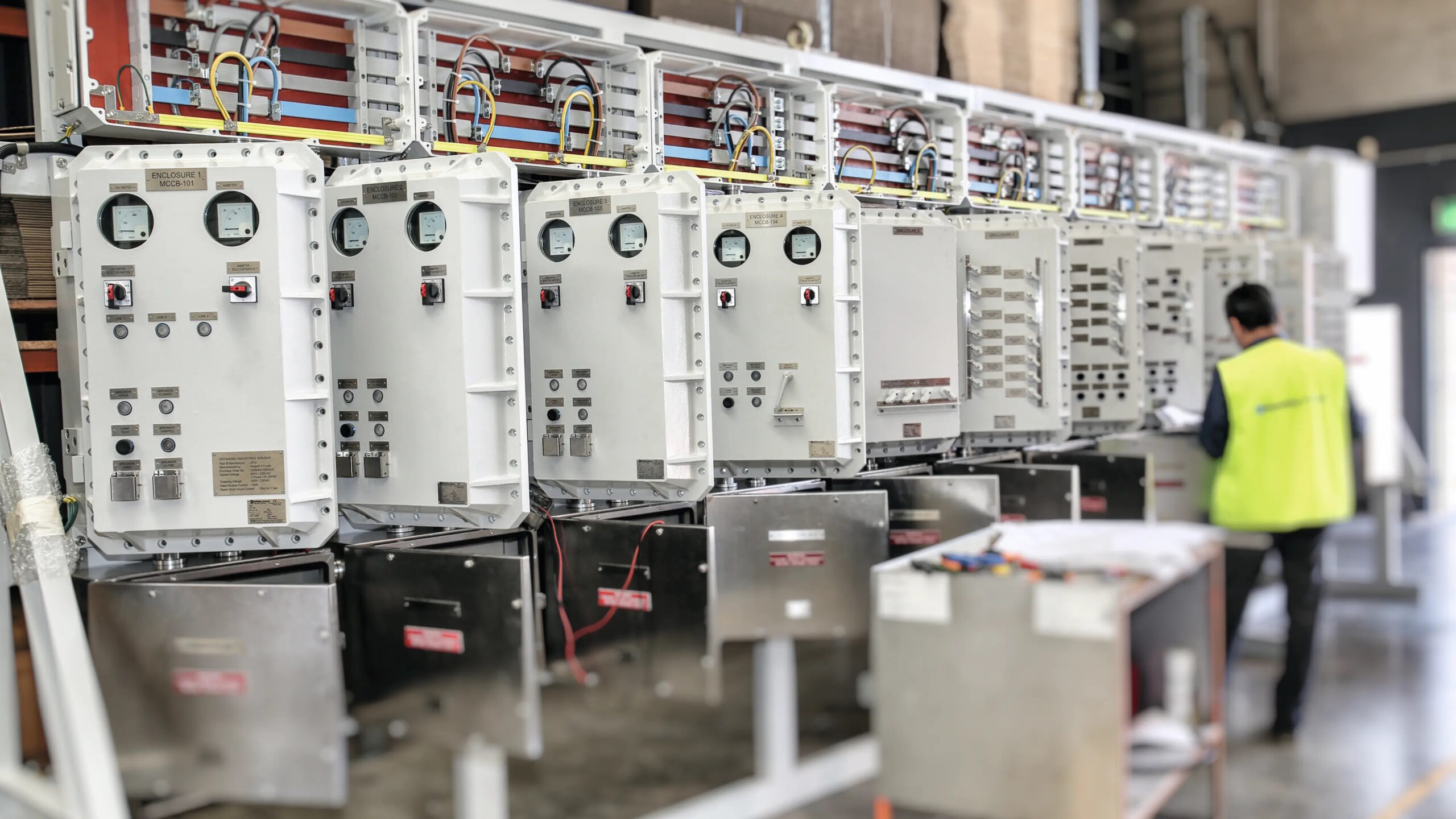 pa_solutions_frame_3840x2160px Schalttafel-Baugruppe auf robustem Montagerahmen