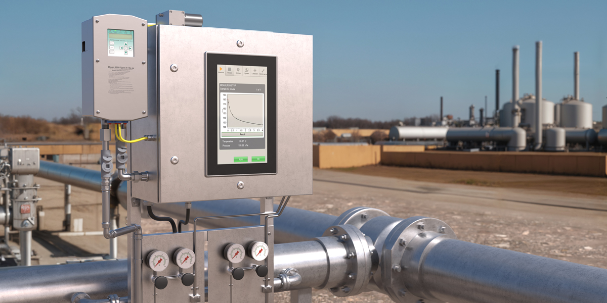 Das Online-Dampfdruckmessgerät von eralytics in einer maßgeschneiderten Gehäuselösung vom Typ Ex p von Pepperl+Fuchs an einem Pipeline-Terminal